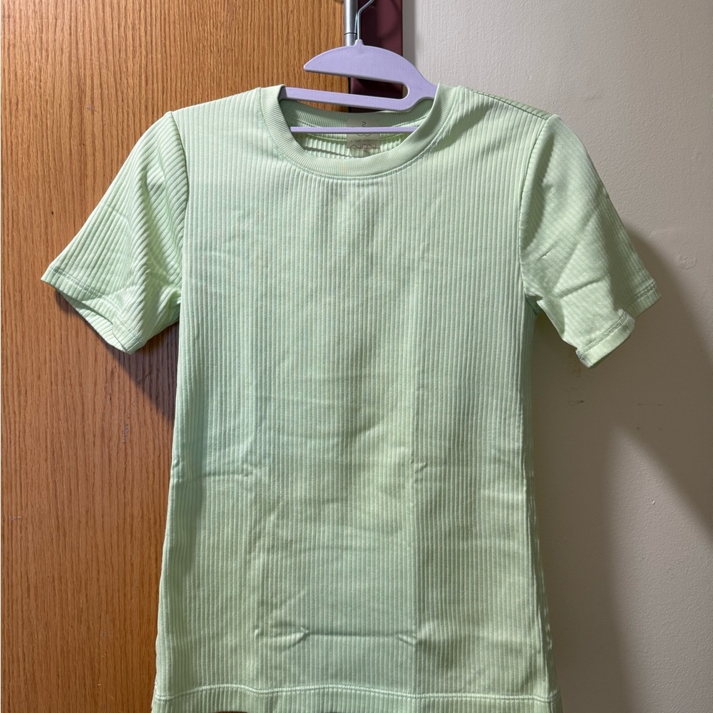 CALI short sleeve athletic top | barley worn